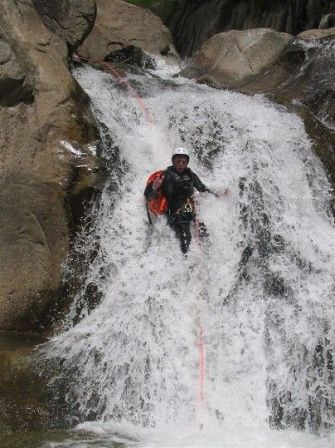 Canyonning dans le Chassezac accueil groupes cyclotouristes, bessèges, cévennes